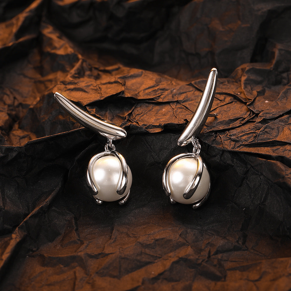 Temperament Pearl Leaf Earrings