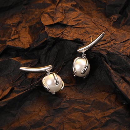 Temperament Pearl Leaf Earrings